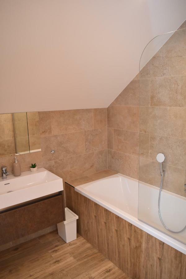 Fenyo Apartman Miskolctapolca المظهر الخارجي الصورة
